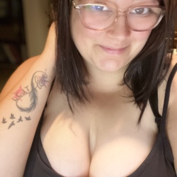 Vicki is looking for singles for a date