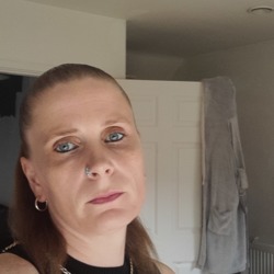 Donna is looking for singles for a date